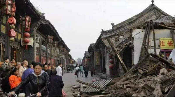 平遥古城积水严重墙体坍塌 山西暴雨致景点关闭